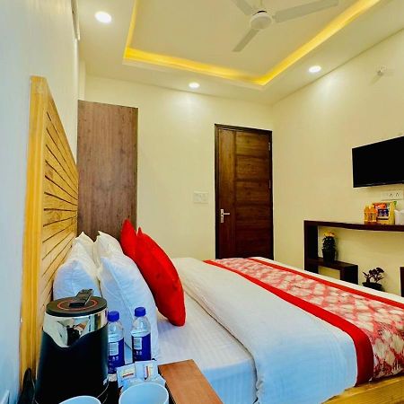 Hotel Ashram View Just 10 Minute Away Form Nizamuddin Railway Station Neu-Delhi Exterior foto