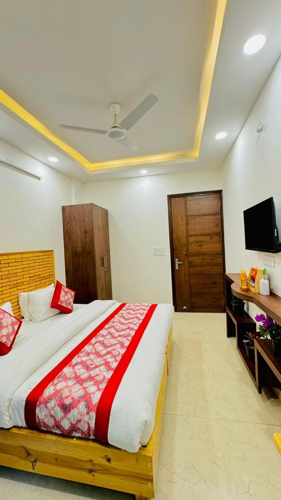 Hotel Ashram View Just 10 Minute Away Form Nizamuddin Railway Station Neu-Delhi Exterior foto