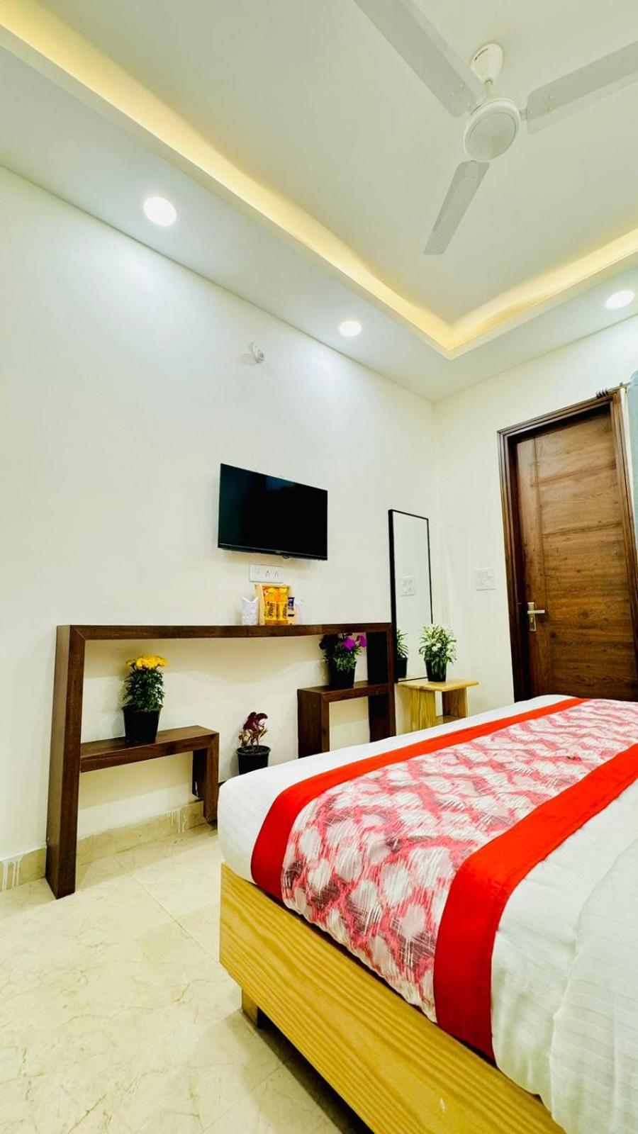 Hotel Ashram View Just 10 Minute Away Form Nizamuddin Railway Station Neu-Delhi Exterior foto