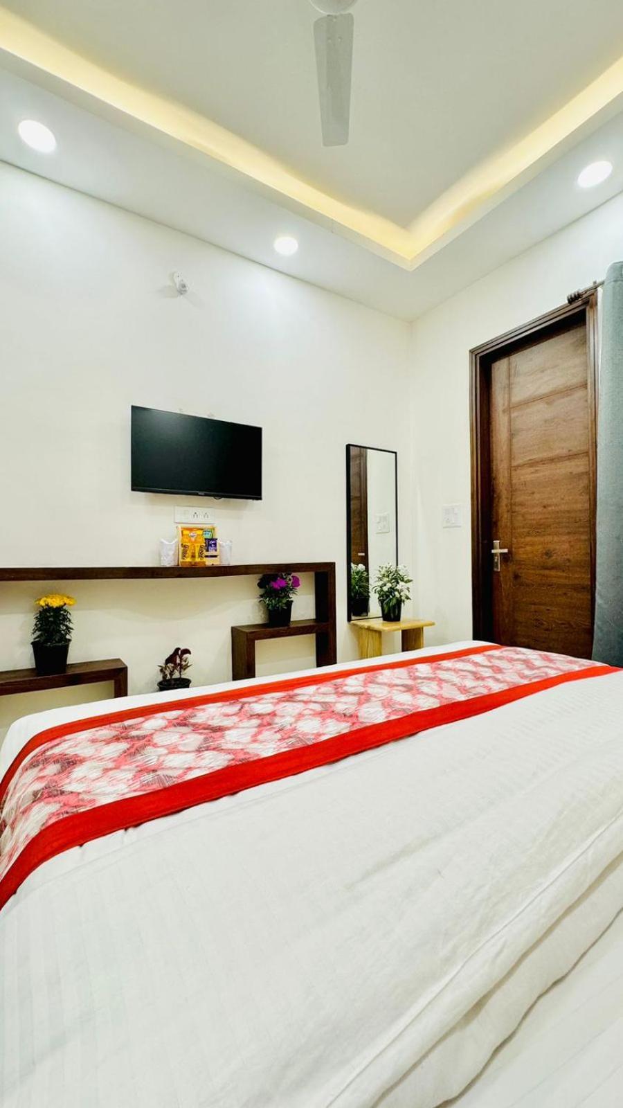 Hotel Ashram View Just 10 Minute Away Form Nizamuddin Railway Station Neu-Delhi Exterior foto